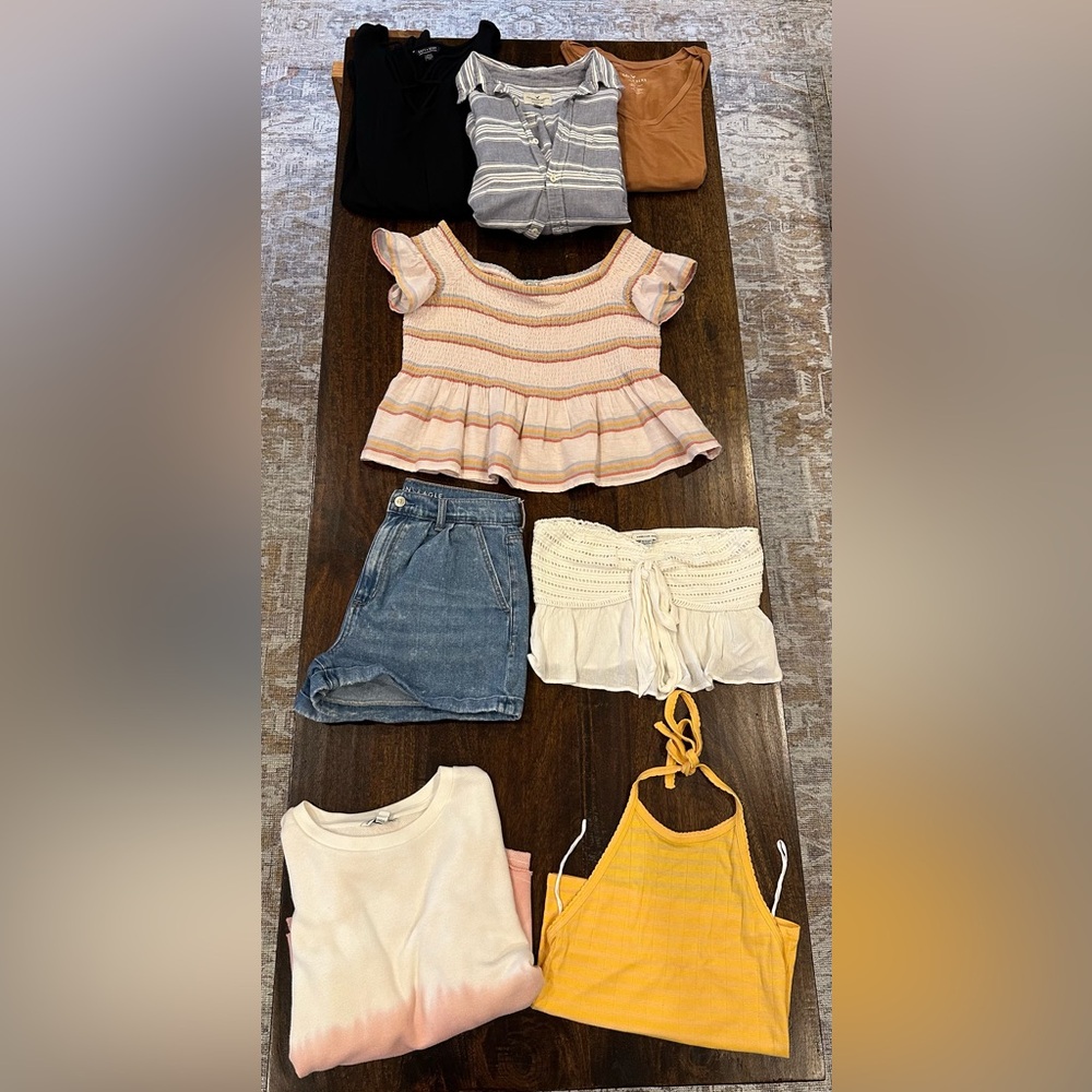 Lot of 8 pc American Eagle Outfitters items sizes XS-L 
See description